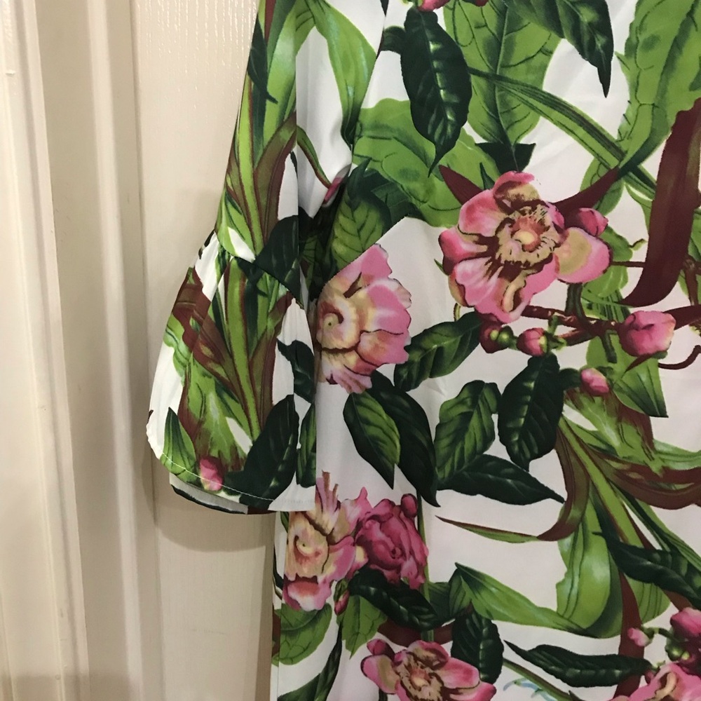Goodnight Macaroon floral dress with ruffle on sleeve, NWT - Picture 2 of 7